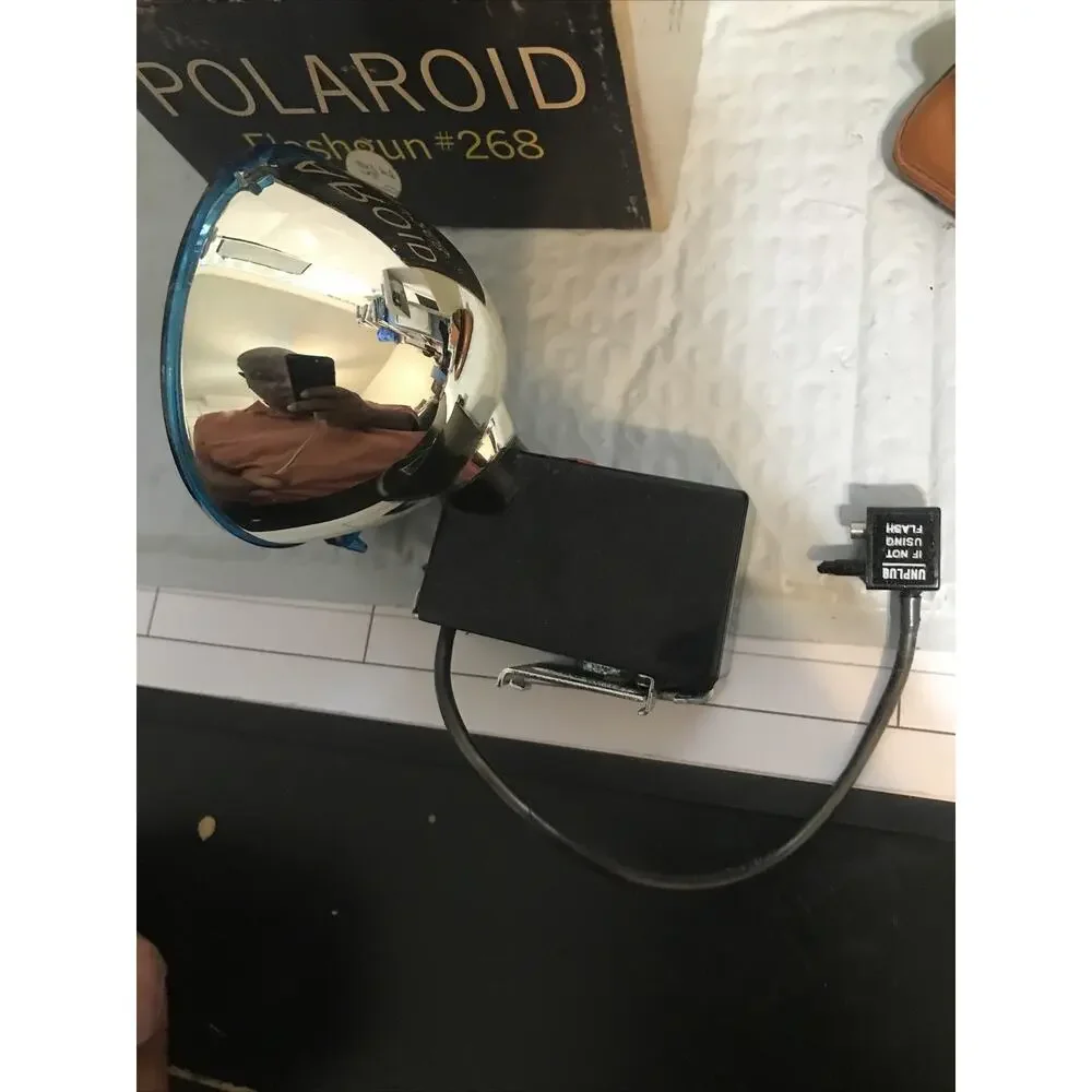 Vintage Camera Polaroid Flashgun Model #268 With Original Box and Bulbs.